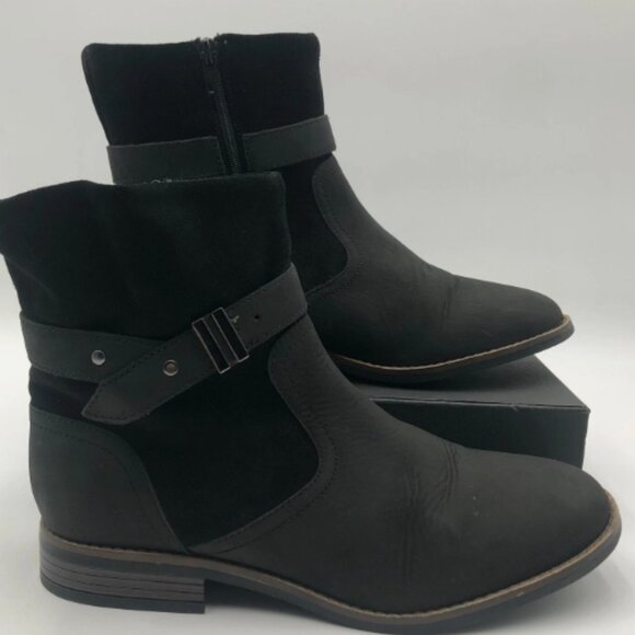 Clarks Black Leather High Ankle Boot in Excellent Condition, Size 8.5. - Picture 8 of 10